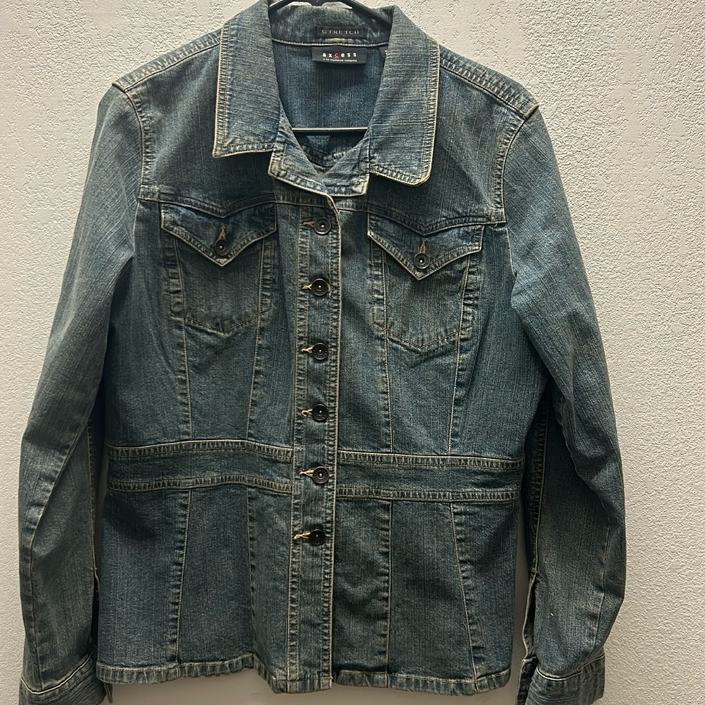 Liz Claiborne axcess  Jean jacket. Size L women’s nicely fitted. Orid. Buttons